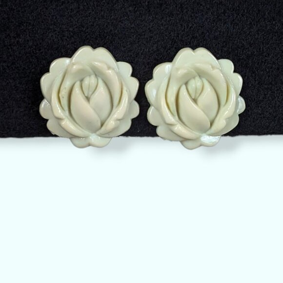 Vintage Off-White Molded Floral Earrings - Picture 2 of 6